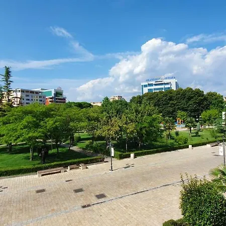 Central & Cozy In The Heart Of The City Апартаменты