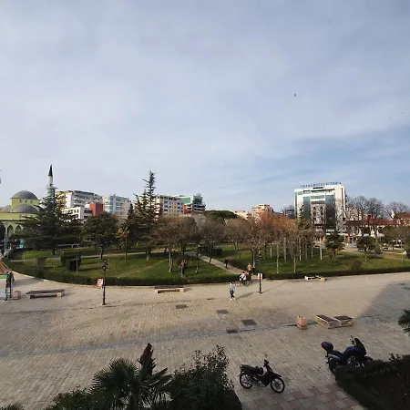 Апартаменты Central & Cozy In The Heart Of The City